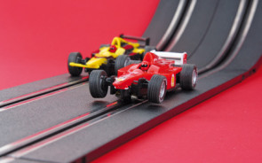 Foto: © Klaus Eppele / Fotolia.de Lead_Rennautos.jpg